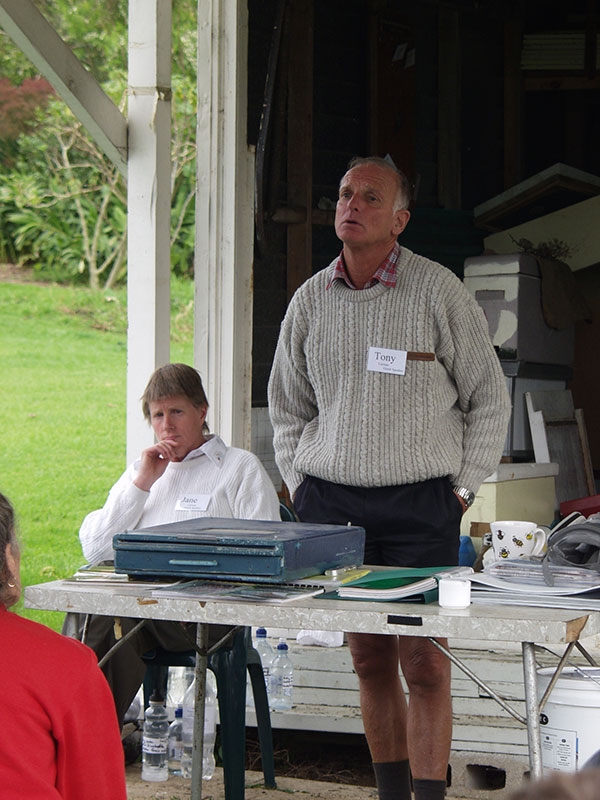 Honey show guest spekers Tony & Jane Lorrimer